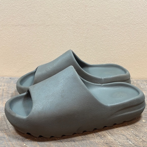 Yeezy Slide Sandals Slate